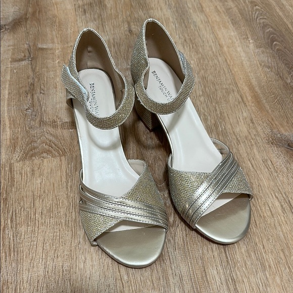 BENJAMIN WALK | Touch Ups Women's Foster Heeled Sandals - Picture 2 of 10